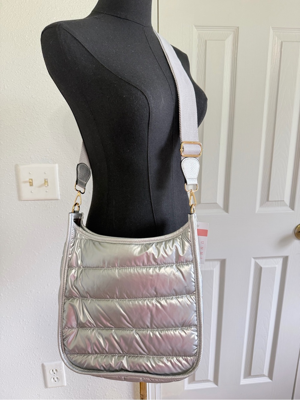 NWT UNNI Silver Metallic Puffer Crossbody Bag Quilted Lightweight Purse - Picture 1 of 8